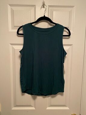 Amazon Essentials Jade Green Crewneck Tank Top…size S